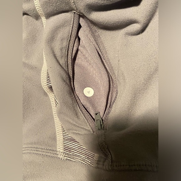 Lululemon grey in stride jacket size 4 - Picture 2 of 5